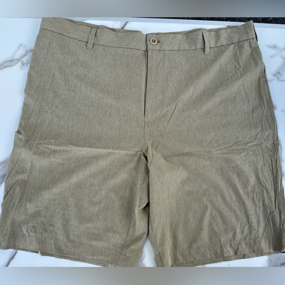 Men’s Izod Khaki Shorts. Size: W40 - Picture 2 of 5